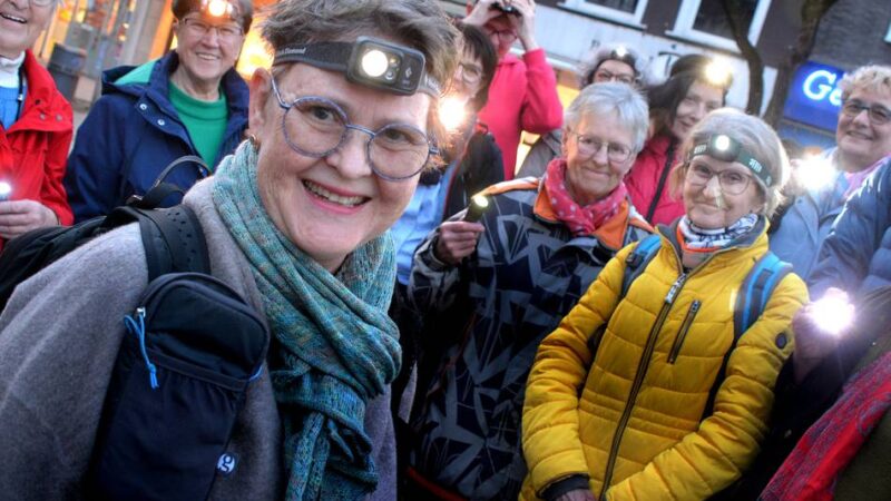 Nachtwanderung durch Neuss: „Man nimmt die Umgebung ganz anders wahr“