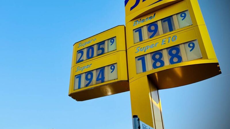 Preisschock an Neusser Tankstellen: „Wo soll das alles noch hinführen?“