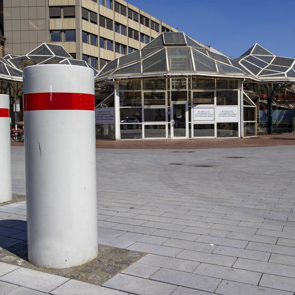 Stadtentwicklung in Duisburg: Abriss der ikonischen Glas-Pavillons hat begonnen
