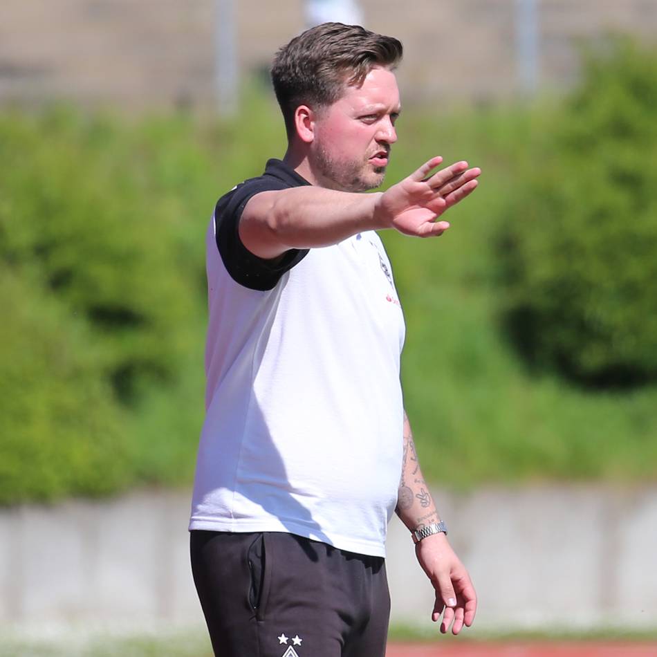 Vertrag verlängert: Jonas Spengler bleibt weiter Trainer der Borussia-Frauen