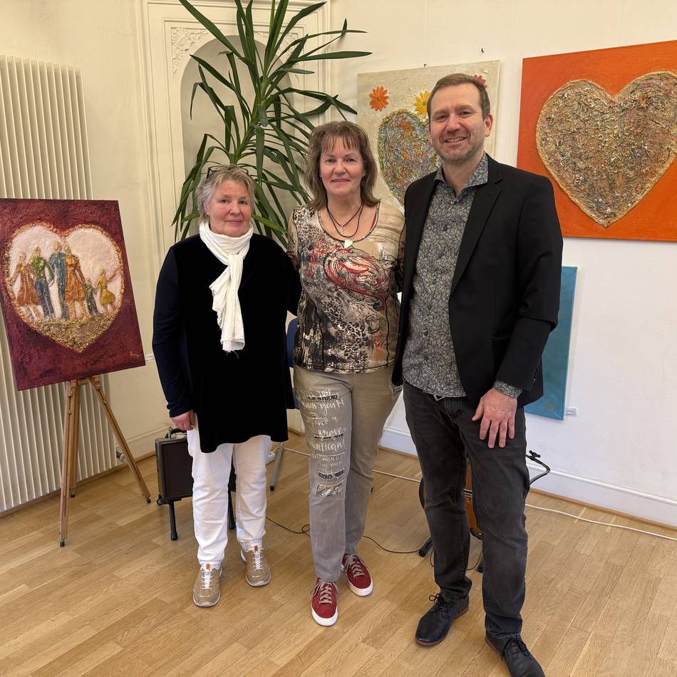 Stadtbibliothek Hückeswagen: Zwei „Künstlerinnen der Herzen“ stellen aus