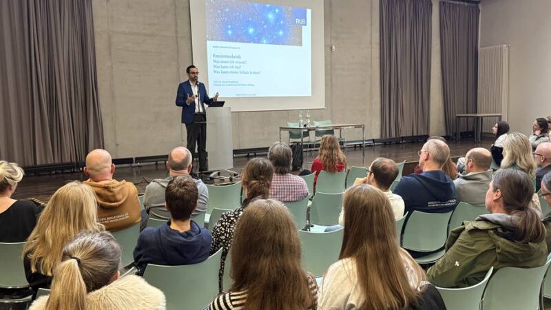 Vortrag am Berufskolleg Wipperfürth: Wie Rassismus verlernt werden kann