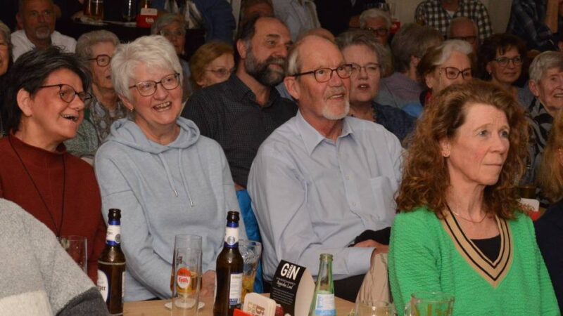 Premiere des Heimatfilms in Dabringhausen: Vergessene Filmrollen werden zum Publikumsmagneten