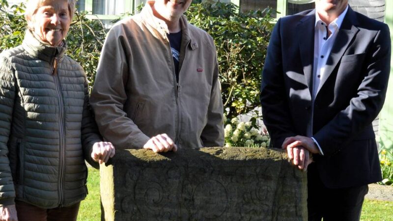 Evangelische Stadtkirche in Wermelskirchen: Grabstein löst eine spannende Spurensuche aus