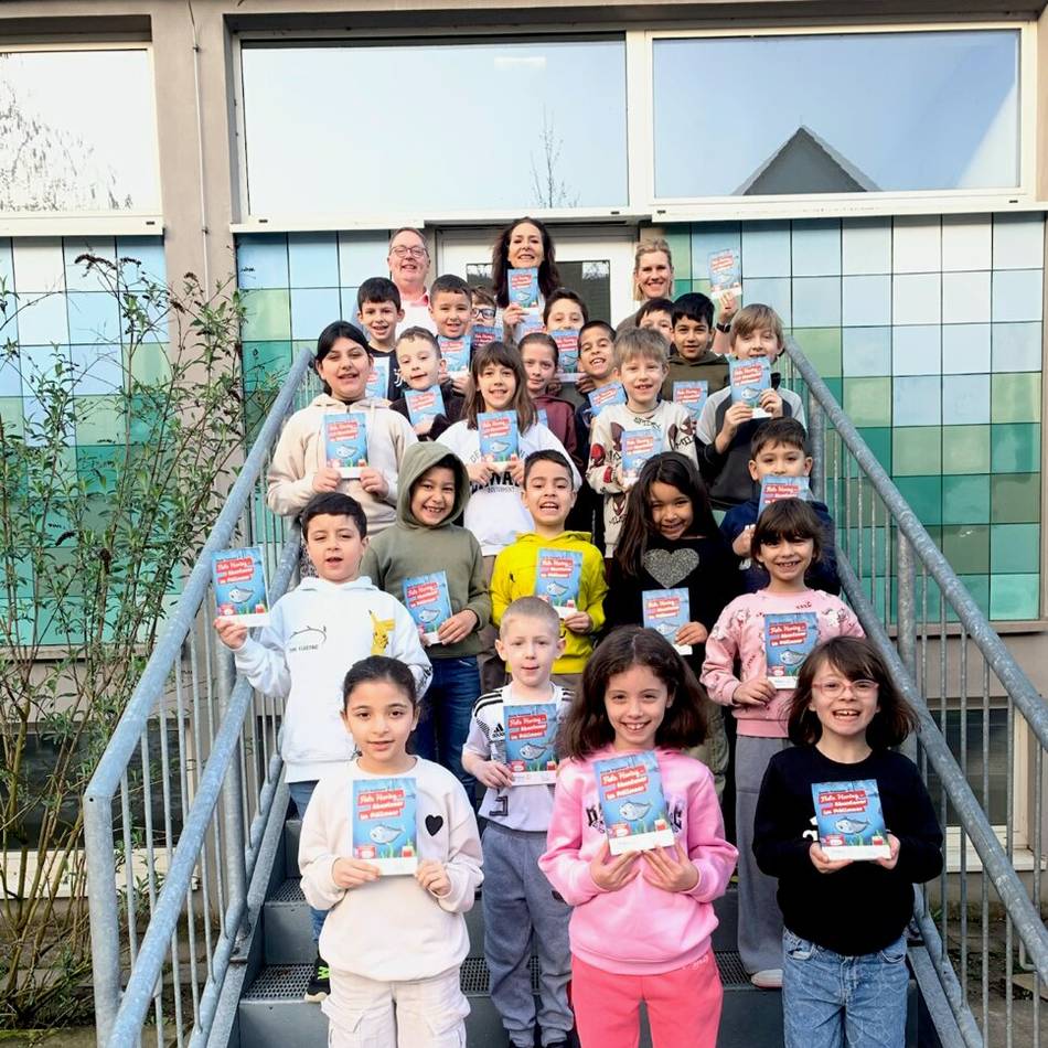 Leseförderung in Niederberg: Rotarier verschenken Bücher an Schulkinder