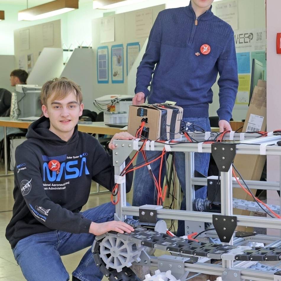 Neusser bei „Jugend forscht“: Schüler entwickeln KI-Roboter gegen Umweltverschmutzung