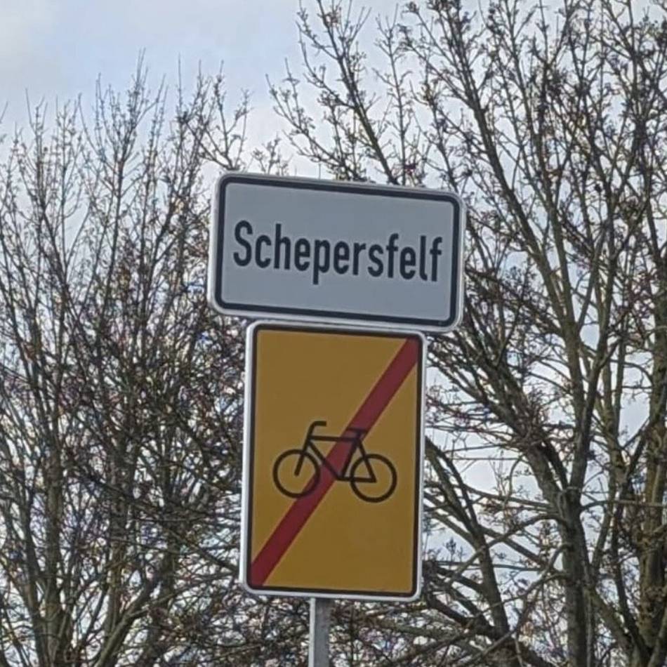 Weseler Ortsteil falsch geschrieben: „Schepersfelf in Wefel am Fhein“ – Fehler auf Ortsschildern sorgt für Lacher