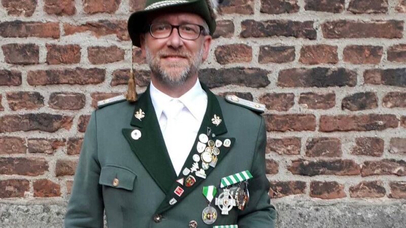 Neusser Schützenlust öffnet sich für Frauen: Ein neuer Hauptmann für 99 Züge