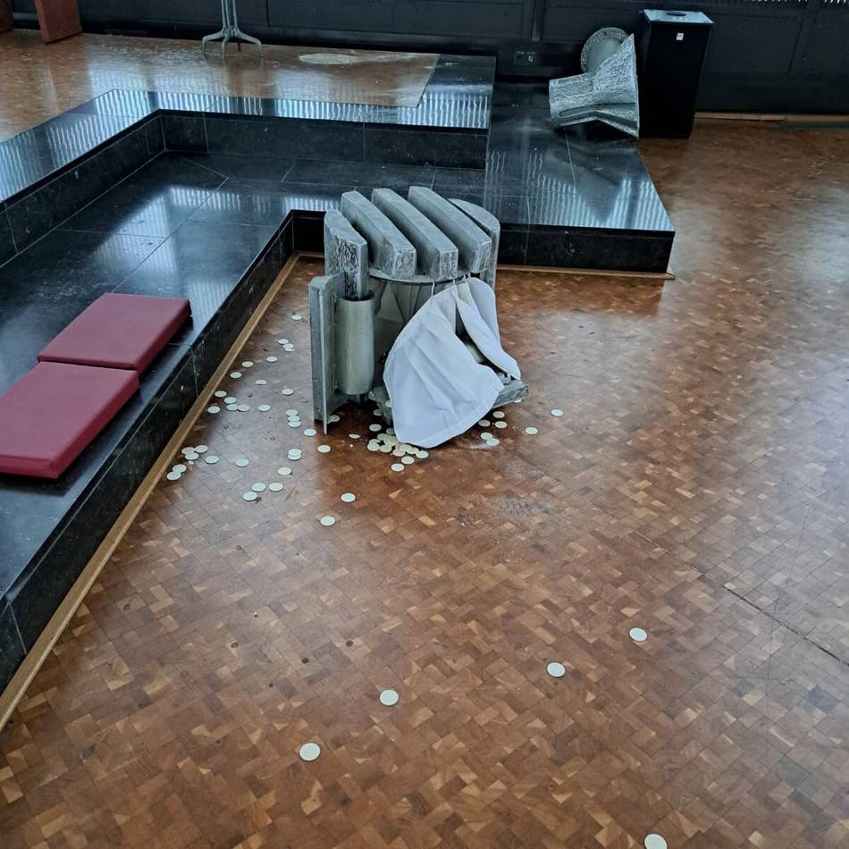 „Denen ist nichts mehr heilig“: Einbrecher verwüsten Kirche in Veert und werfen Hostien auf den Boden