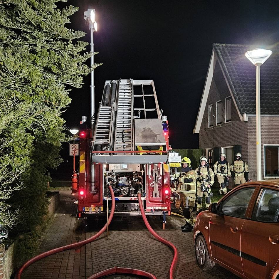 Im niederländischen Millingen: Klever Feuerwehrkräfte bei tragischem Gebäudebrand im Einsatz