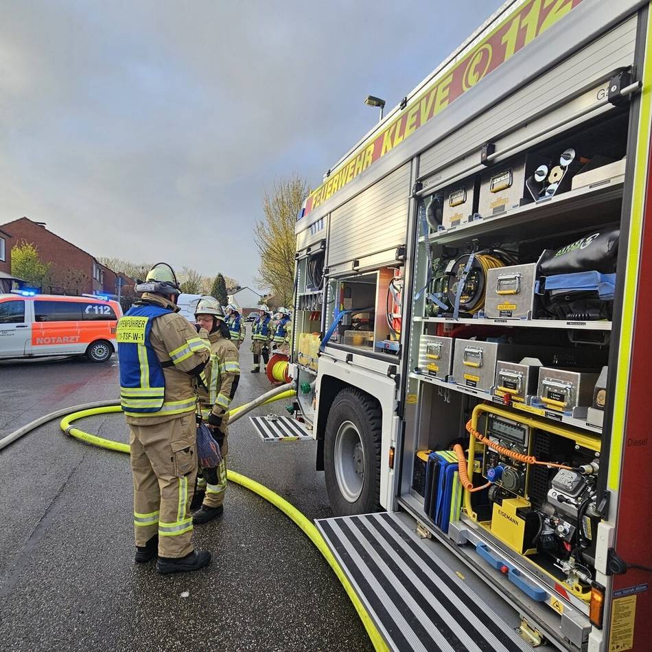 An der Briener Straße: Brand in Wohnung in Kleve – Feuerwehr rettet sieben Menschen