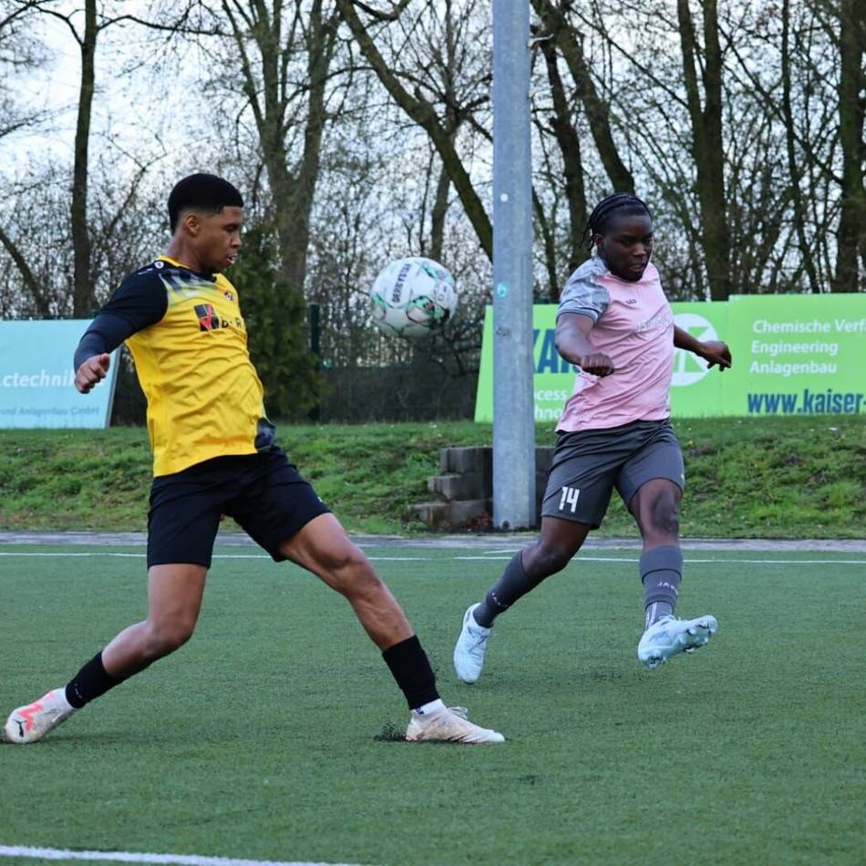 Derbysieg für U19 des SC St. Tönis: Torschütze muss verletzt raus – St. Tönis deklassiert KFC Uerdingen