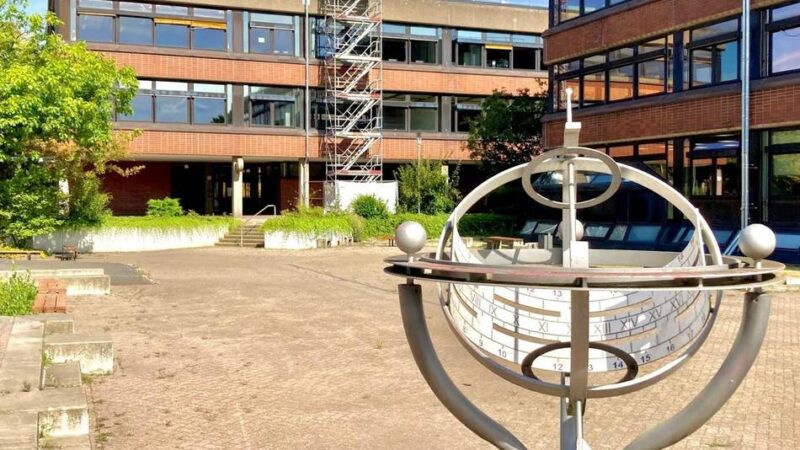 Fall sorgte bundesweit für Aufsehen: Ermittler durchsuchen Wohnung von jahrelang krankgeschriebener Lehrerin