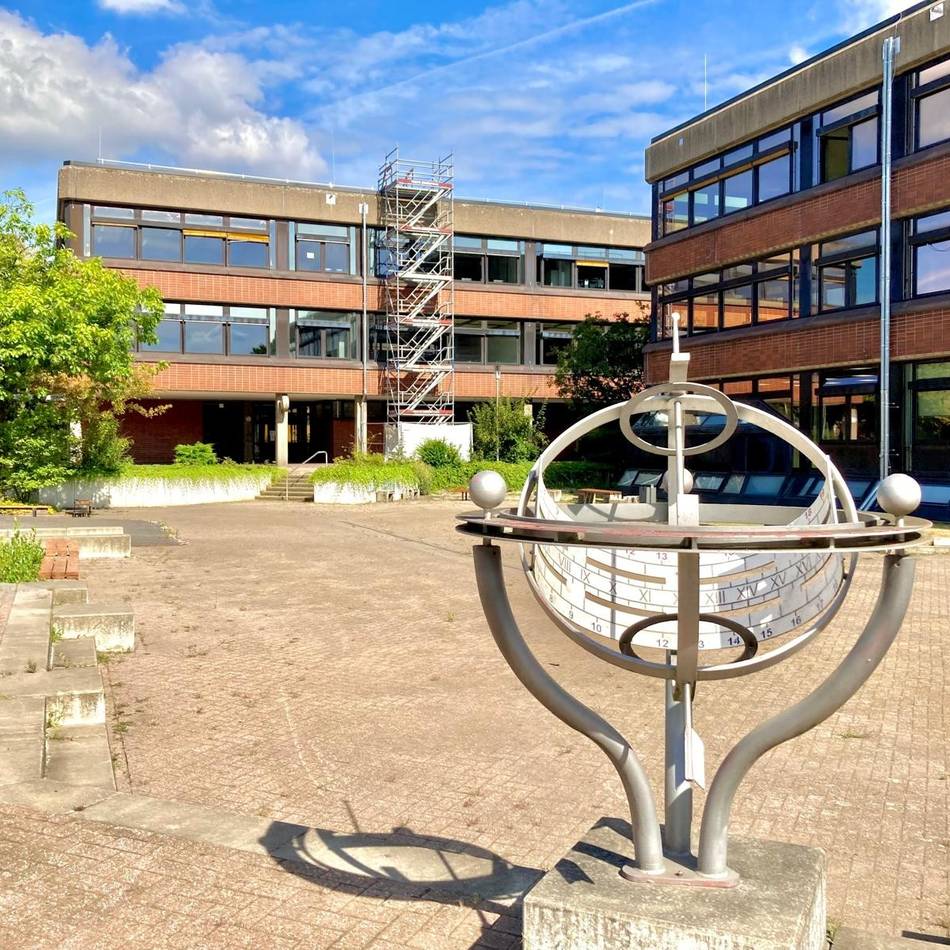 Fall sorgte bundesweit für Aufsehen: Ermittler durchsuchen Wohnung von jahrelang krankgeschriebener Lehrerin