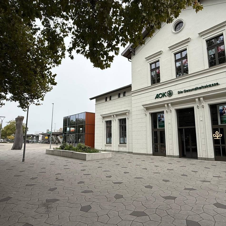 Im AOK-Haus am Klever Bahnhof: Krankenkasse bietet Schulungen für Angehörige von Demenzkranken