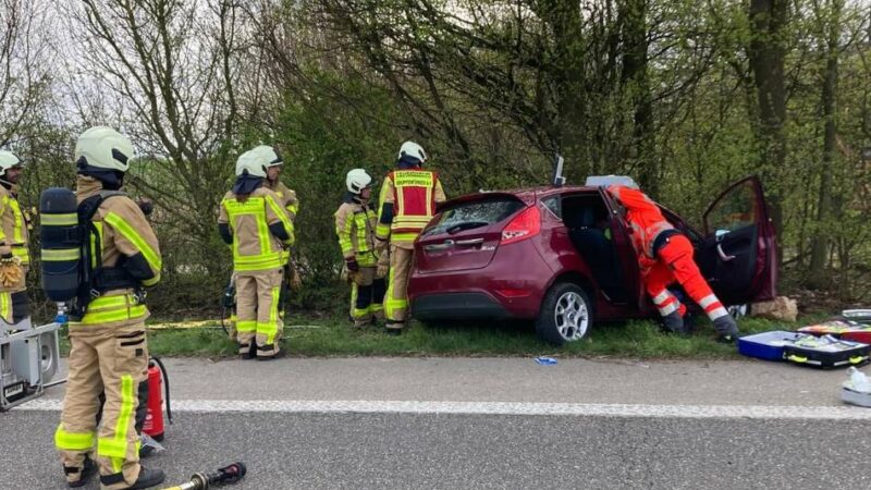 Schwerer Unfall bei Hemmerden: Frontal-Zusammenstoß bei Überholmanöver fordert zwei Verletzte