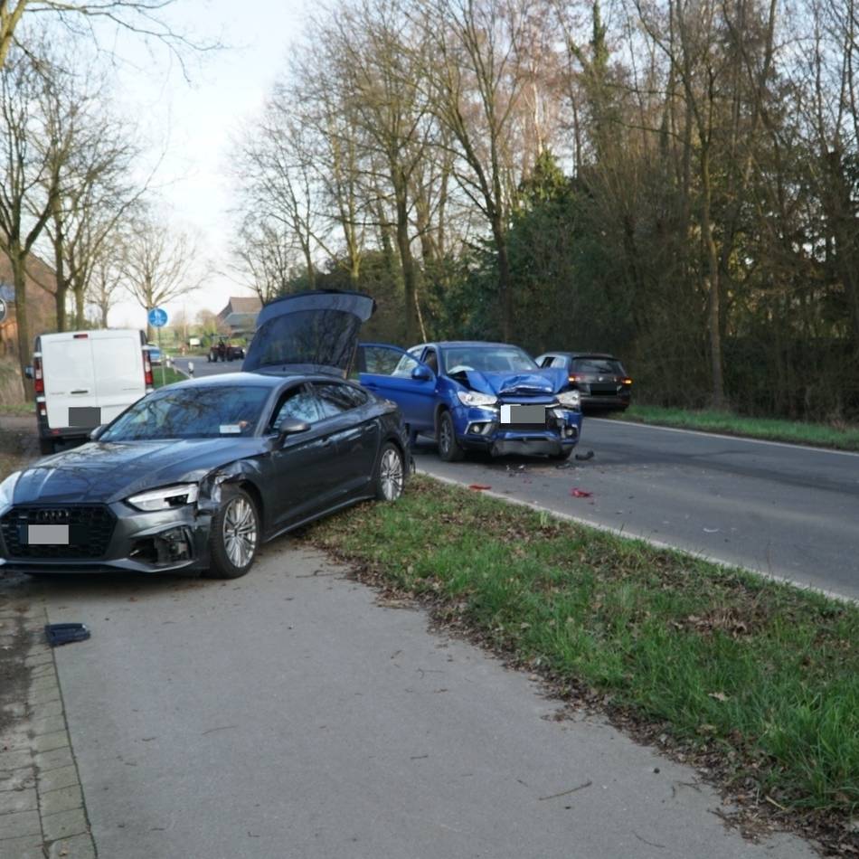 B509 in Grefrath: Drei Verletzte bei Unfall in Schlibeck