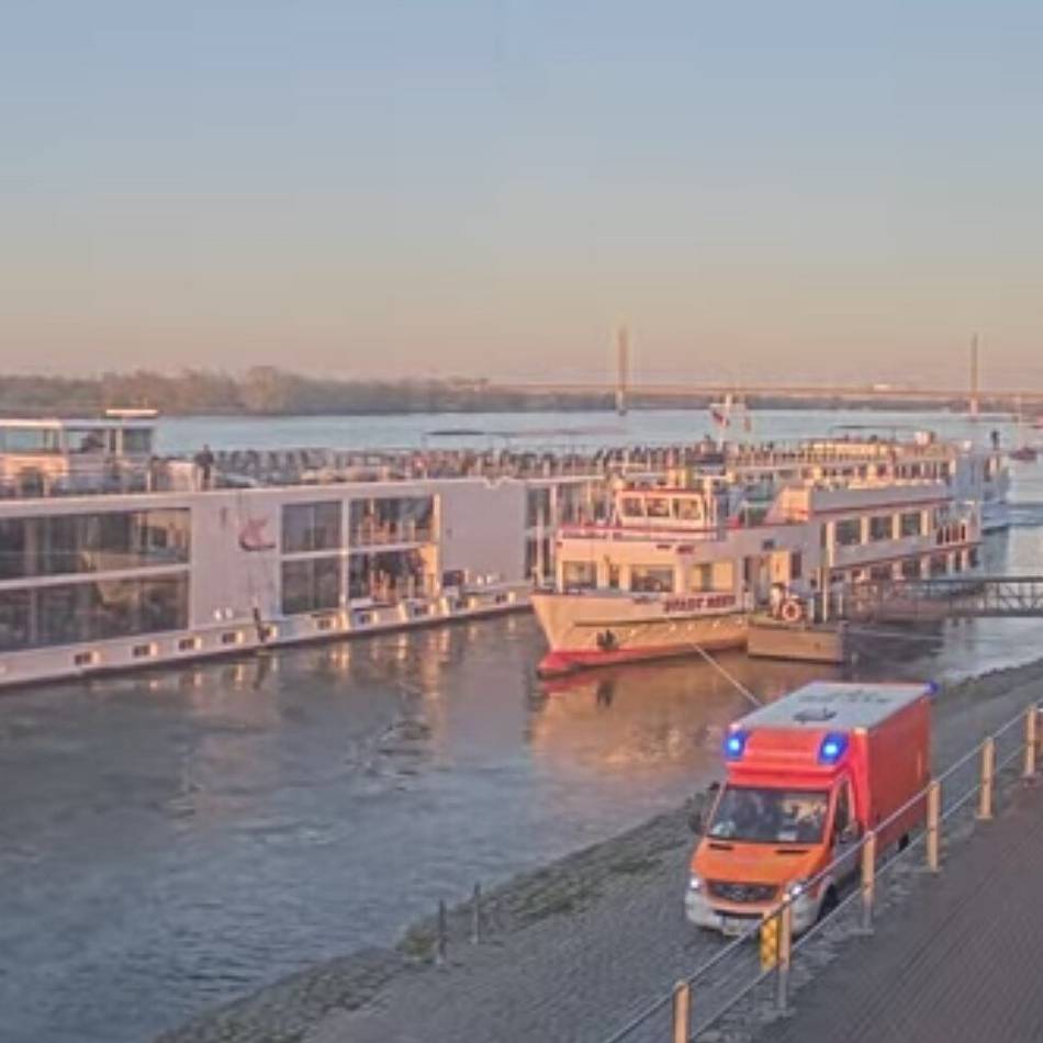 Notfall auf Passagierschiff: Ungewöhnlicher Einsatz auf dem Rhein
