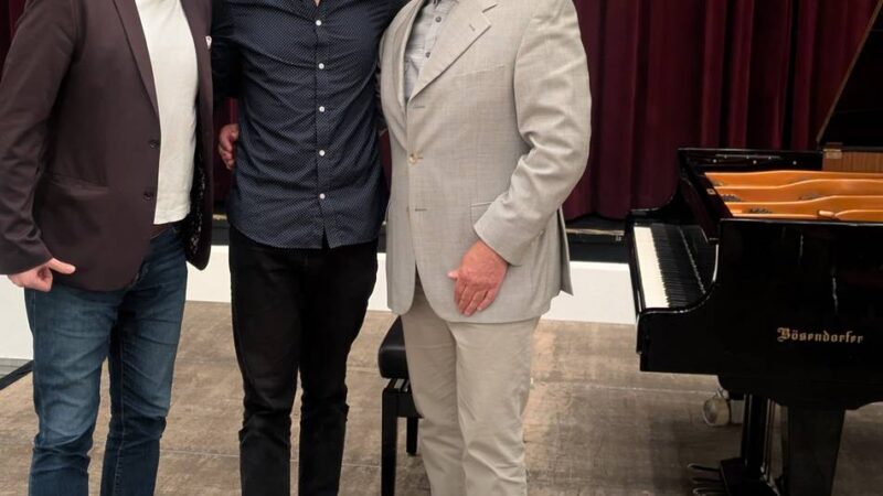 Robert Neumann zu Gast in Rheinberg: Junger Pianist liefert in der Stadthalle eine Symphonie der Kontraste