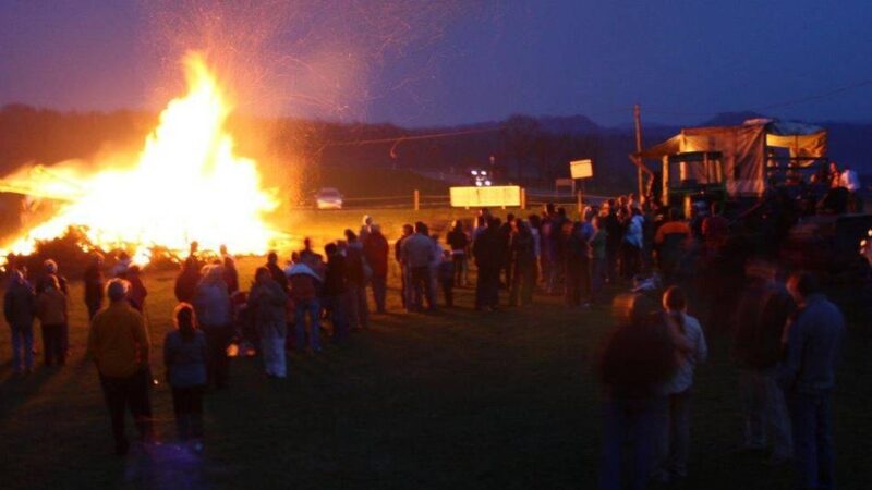 Stadt Hückeswagen: Osterfeuer rechtzeitig anmelden – Ordnungsamt gibt Tipps