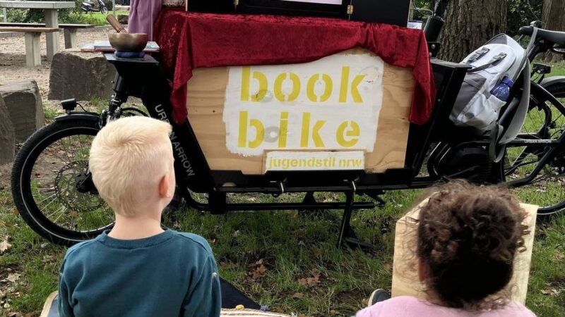 Monheim: Bookbike bringt in den Osterferien Geschichten auf die Spielplätze