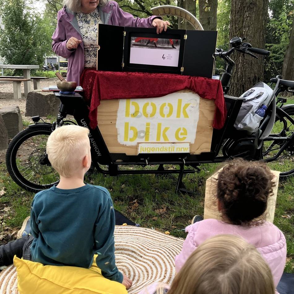 Monheim: Bookbike bringt in den Osterferien Geschichten auf die Spielplätze