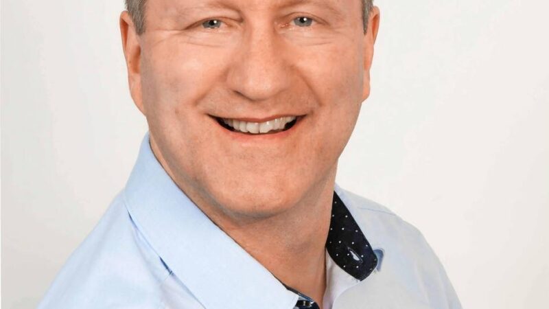 Krieg im Nahen Osten: Verbraucherschützer Andreas Adelberger erklärt, was bei Reisen jetzt gilt: Urlaub stornieren oder abbrechen?