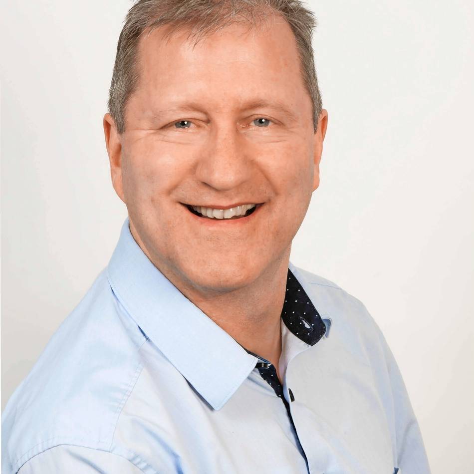 Krieg im Nahen Osten: Verbraucherschützer Andreas Adelberger erklärt, was bei Reisen jetzt gilt: Urlaub stornieren oder abbrechen?