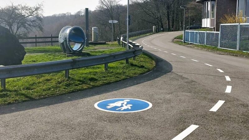 Sicherheit an Großer Dhünn-Talsperre: Markierungen und Tempo 15 sollen Fußgänger schützen