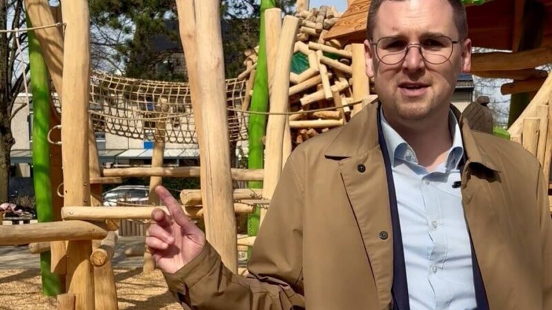 In Ratingen West: Bürgermeister eröffnet neuen inklusiven Spielplatz