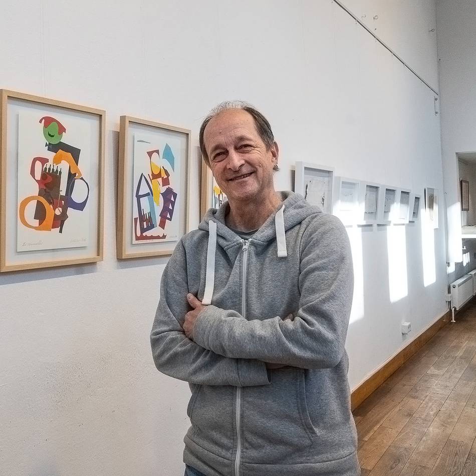 Ausstellung im Neusser Kunstraum: Aus Papier-Fundstücken wird Kunst