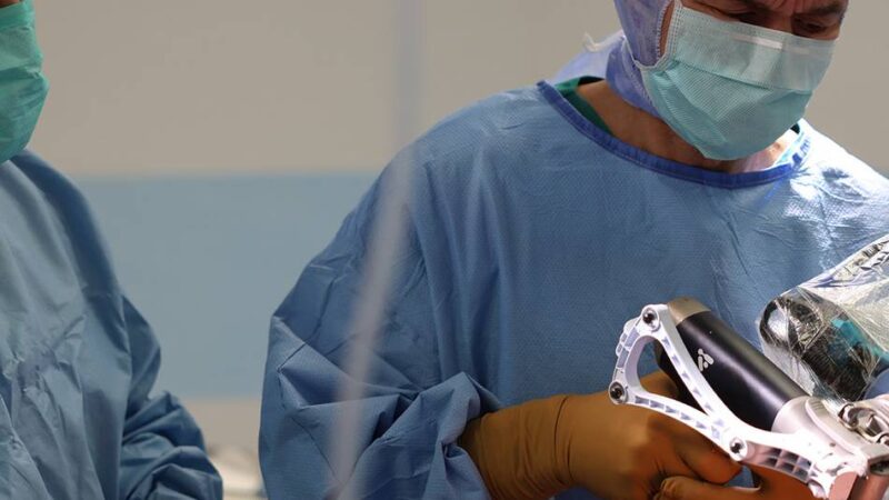 Jochen Nestler, Chefarzt der LVR-Klinik: „Sie hängen doch auch ein Bild mit der Wasserwaage auf“