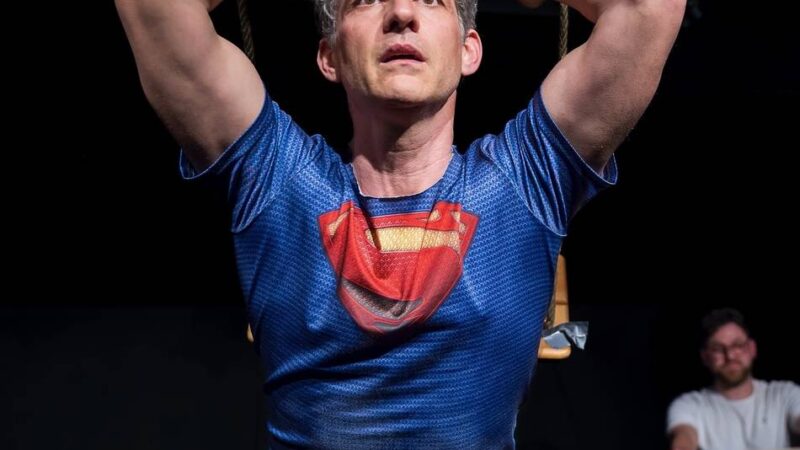 Martin Bretschneider als Albert Camus: Gegenentwurf zum Bochumer Theaterskandal: Menschlichkeit als Sisyphos-Arbeit