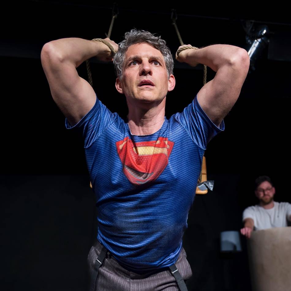 Martin Bretschneider als Albert Camus: Gegenentwurf zum Bochumer Theaterskandal: Menschlichkeit als Sisyphos-Arbeit