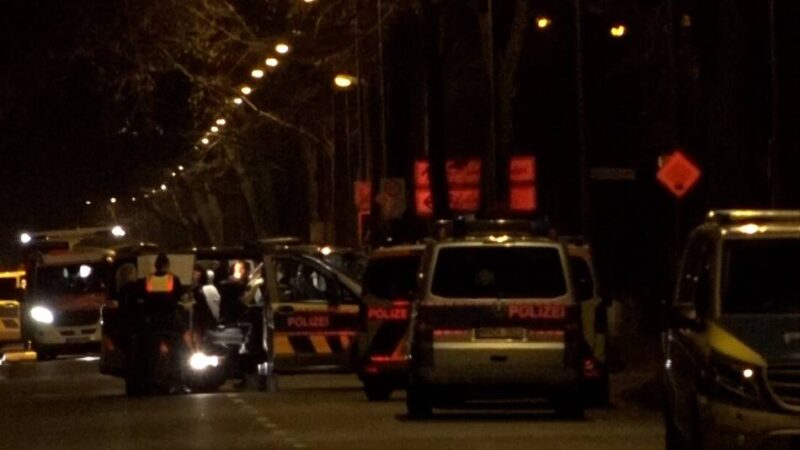 SEK-Einsatz in Krefeld: Großer Polizeieinsatz auf der Hohenzollernstraße nach gemeldeten Schüssen