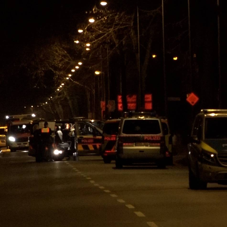 SEK-Einsatz in Krefeld: Großer Polizeieinsatz auf der Hohenzollernstraße nach gemeldeten Schüssen