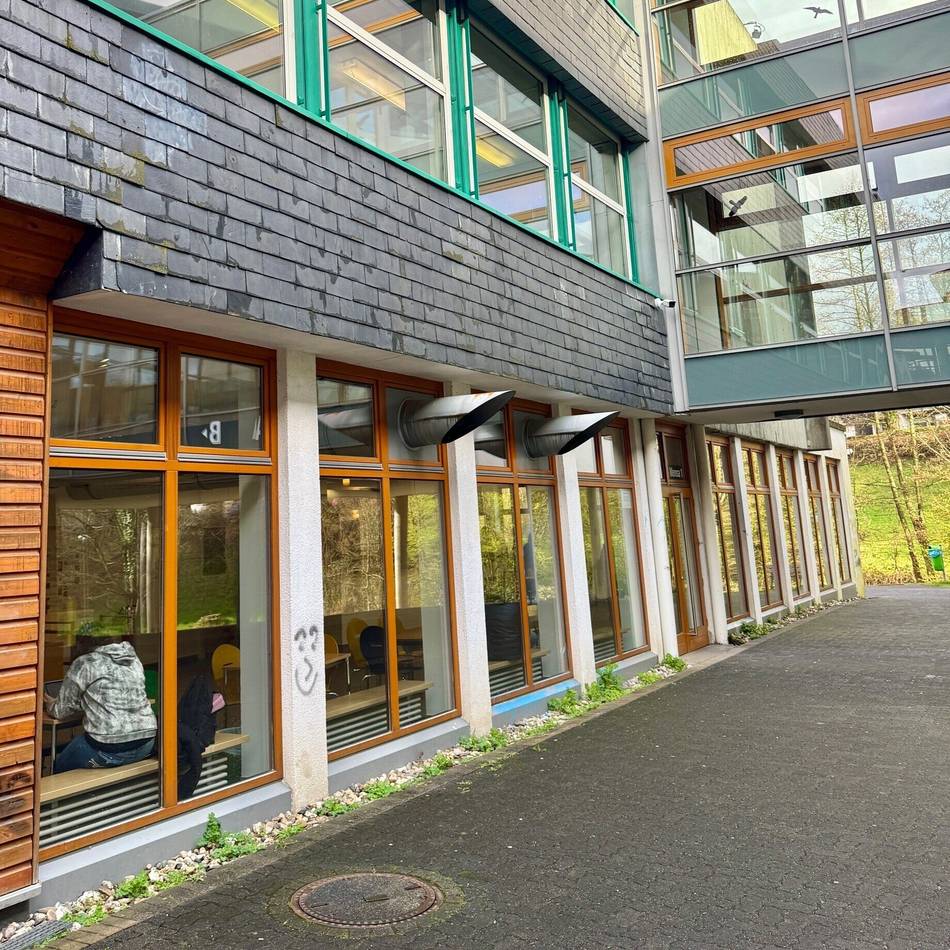 Umbau am Gymnasium: Mehr Platz für Mensa-Mitarbeiter wird greifbar