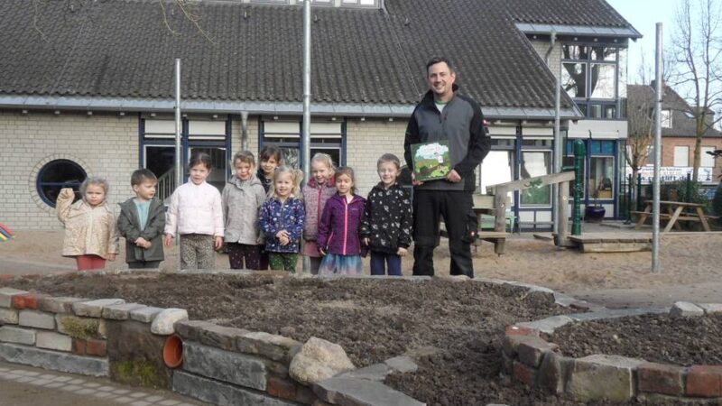 Hochbeet fürs Außengelände: Lang gehegter Wunsch von Xantener Kita-Kindern erfüllt