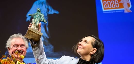 Friedenspreis: Autorin Klementyna Suchanow erhält Dresdner Friedenspreis