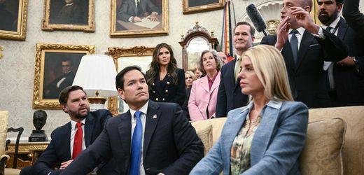 Donald Trump: US-Präsident soll engen Mitarbeitern Begnadigung versprochen haben