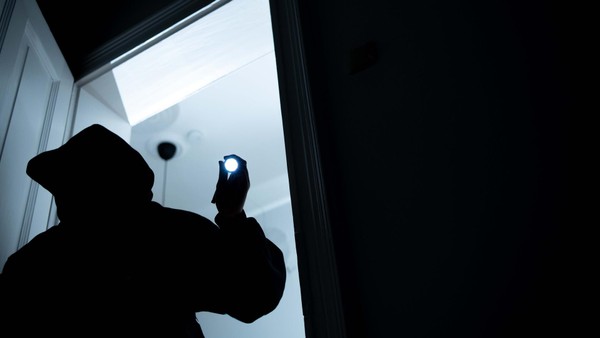 Einbruch in leerstehendes Gebäude in Velbert: Kupferrohre gestohlen