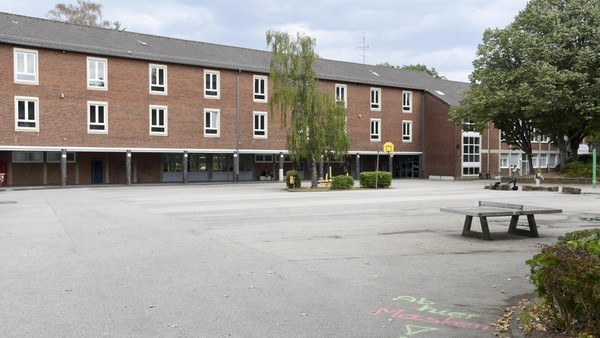 Streit um Fahnen: Schüler wirft Velberter Realschule „puren Rassismus“ vor
