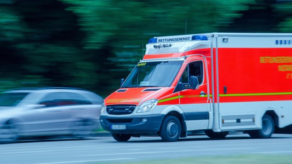 Motorradfahrerin bei Verkehrsunfall in Velbert schwer verletzt