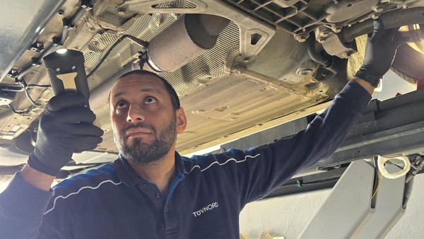 Frühling bringt volle Prüfgassen: Omar El-Shair prüft in Velbert auf Hochtouren