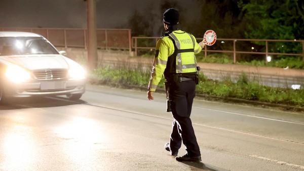 Polizeikontrollen am „Car-Freitag“: 138 Temposünder in Niederberg erwischt