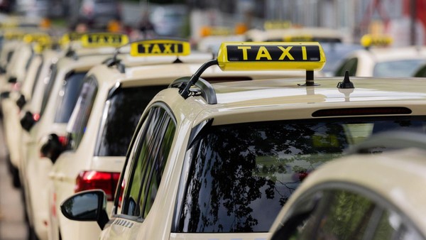 Ölpreisschock trifft Taxi-Unternehmen und Spediteure: „Das ist eine Katastrophe“