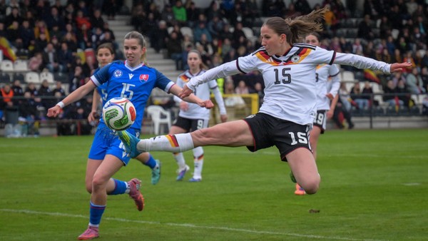 Talent des VfB Stuttgart erzielt absolutes Traumtor bei Länderspiel in Velbert – 72 Fotos