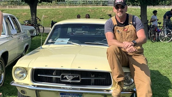 Röhrende Motoren, großes Herz: Oldtimer-Spendenfahrt in Velbert