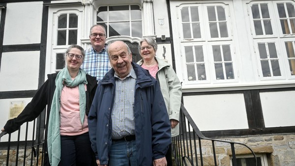 „Totgesagte leben länger“: Velberter Traditions-Chor feiert fröhlich Geburtstag