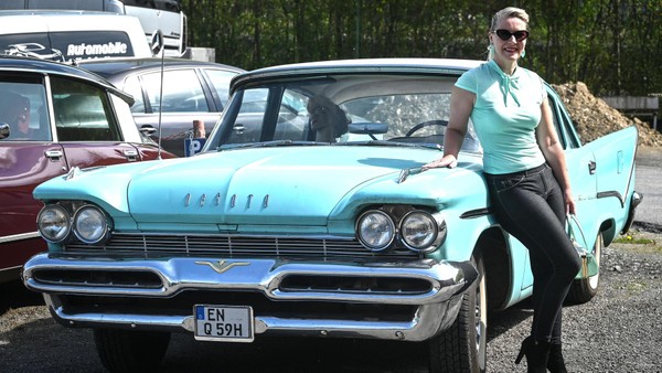 Nostalgische Spritztour: Mit dem Oldtimer für die Velberter Tafel unterwegs